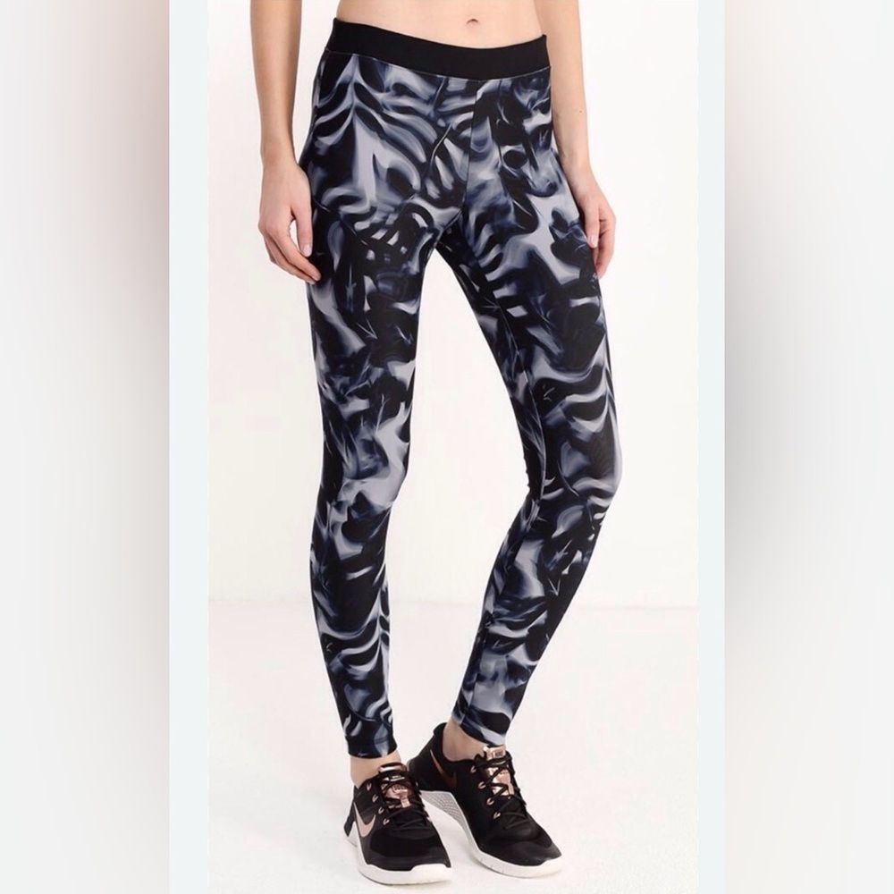 Nike Black and Gray Patterned Leggings